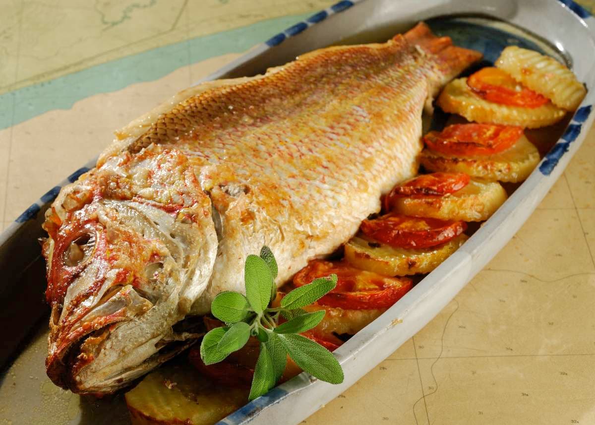 Peixe assado inteiro KG